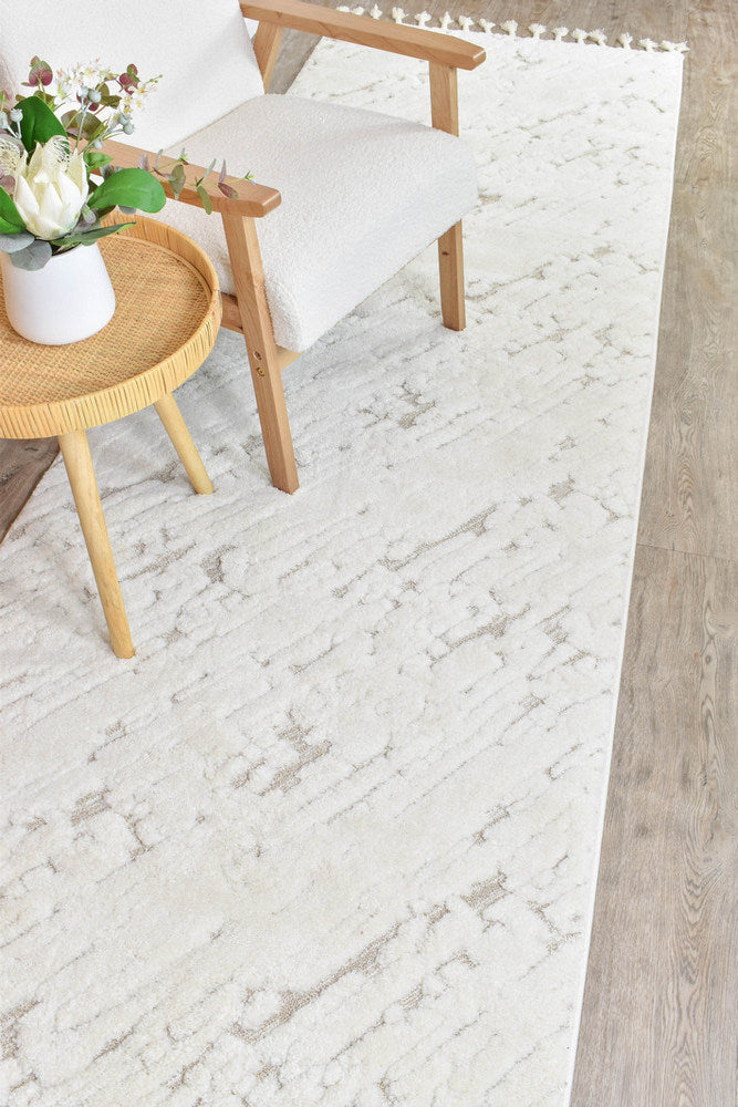 August A1327A Cream Runner