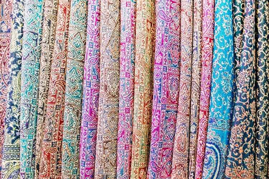 Best Ways to Use a Multi Coloured Rug in the Living Room