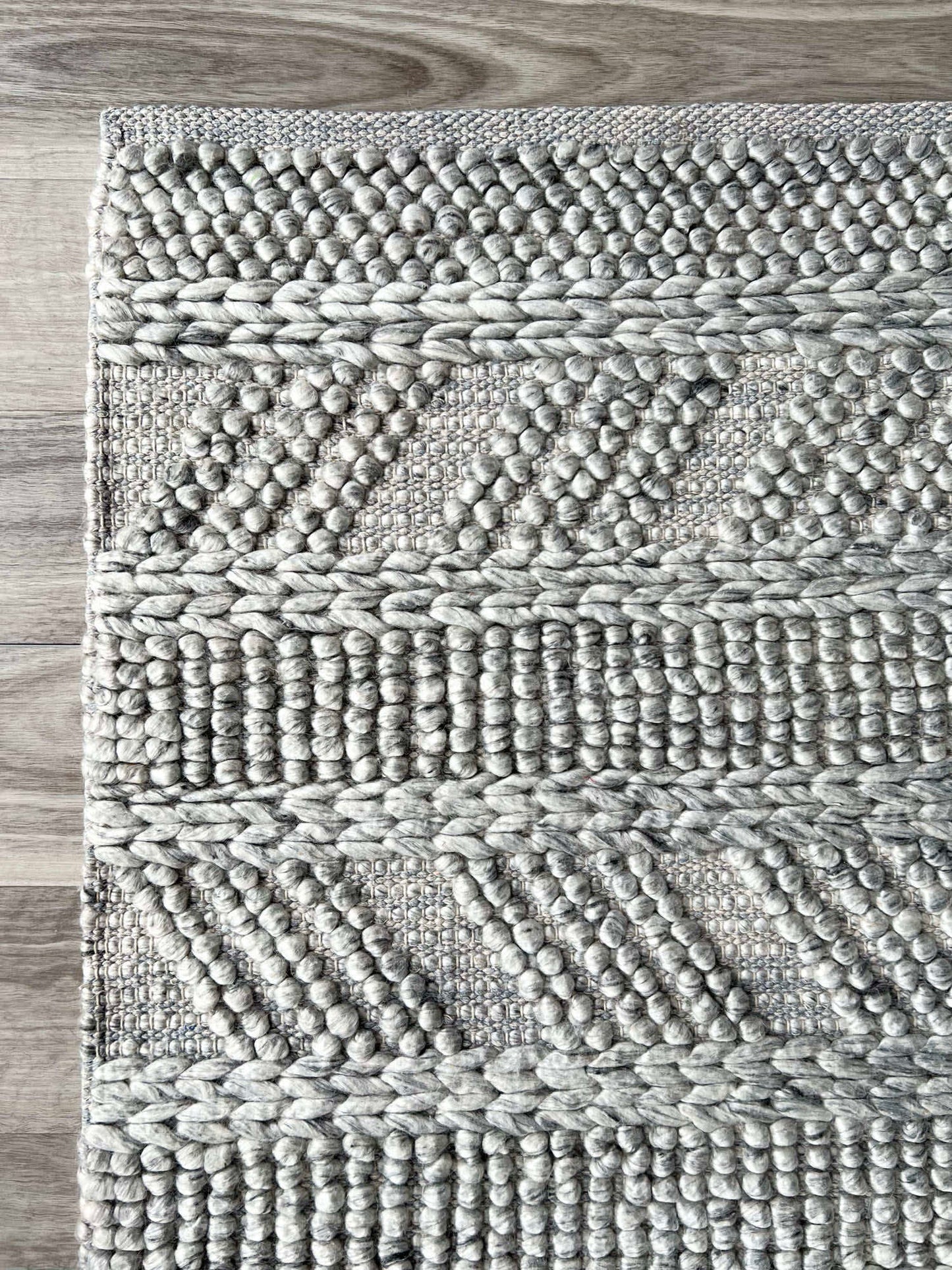 Artisan -2 Spotted Grey Rug