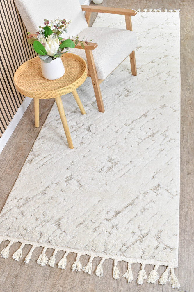 August A1327A Cream Runner