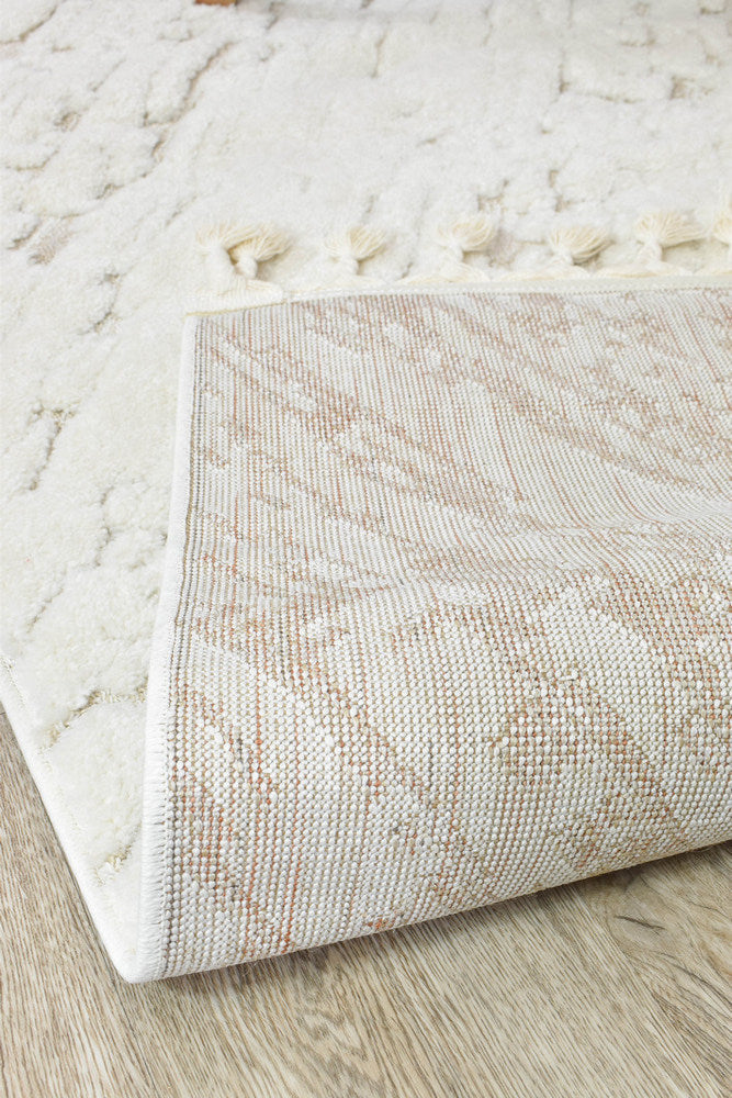 August A1327A Cream Runner